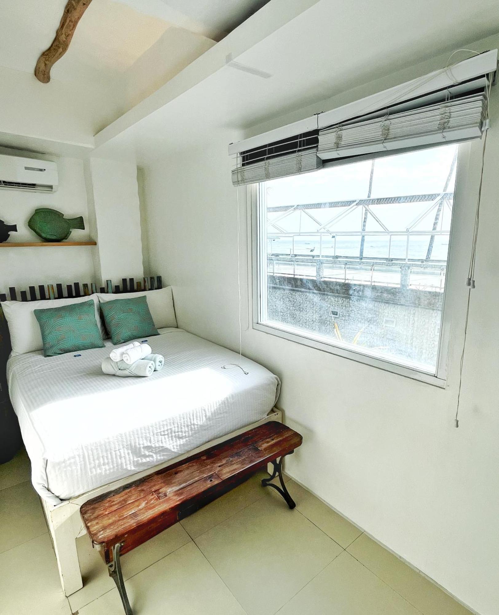 Lugar Bonito Hotel Balabag  Экстерьер фото