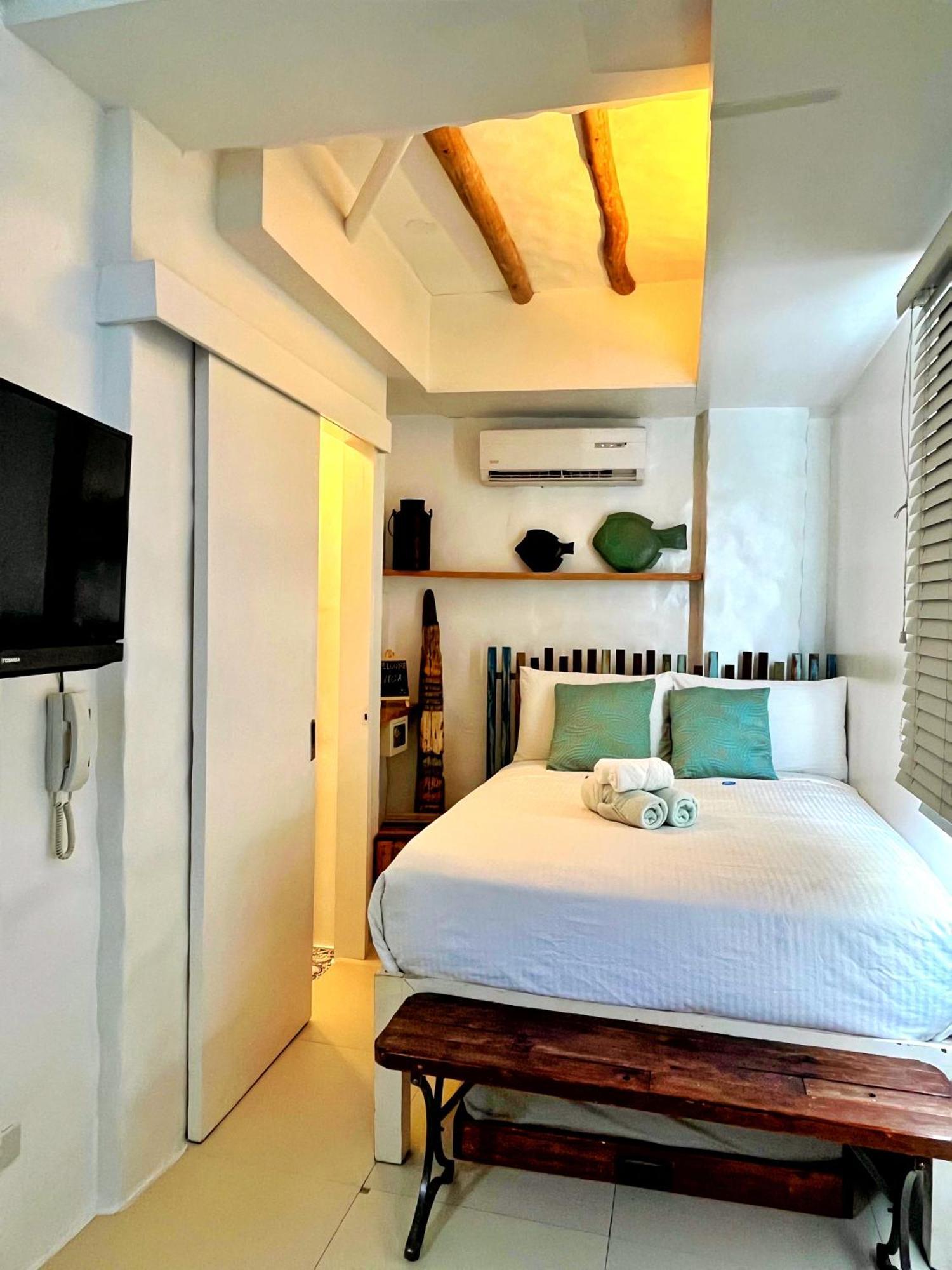 Lugar Bonito Hotel Balabag  Экстерьер фото