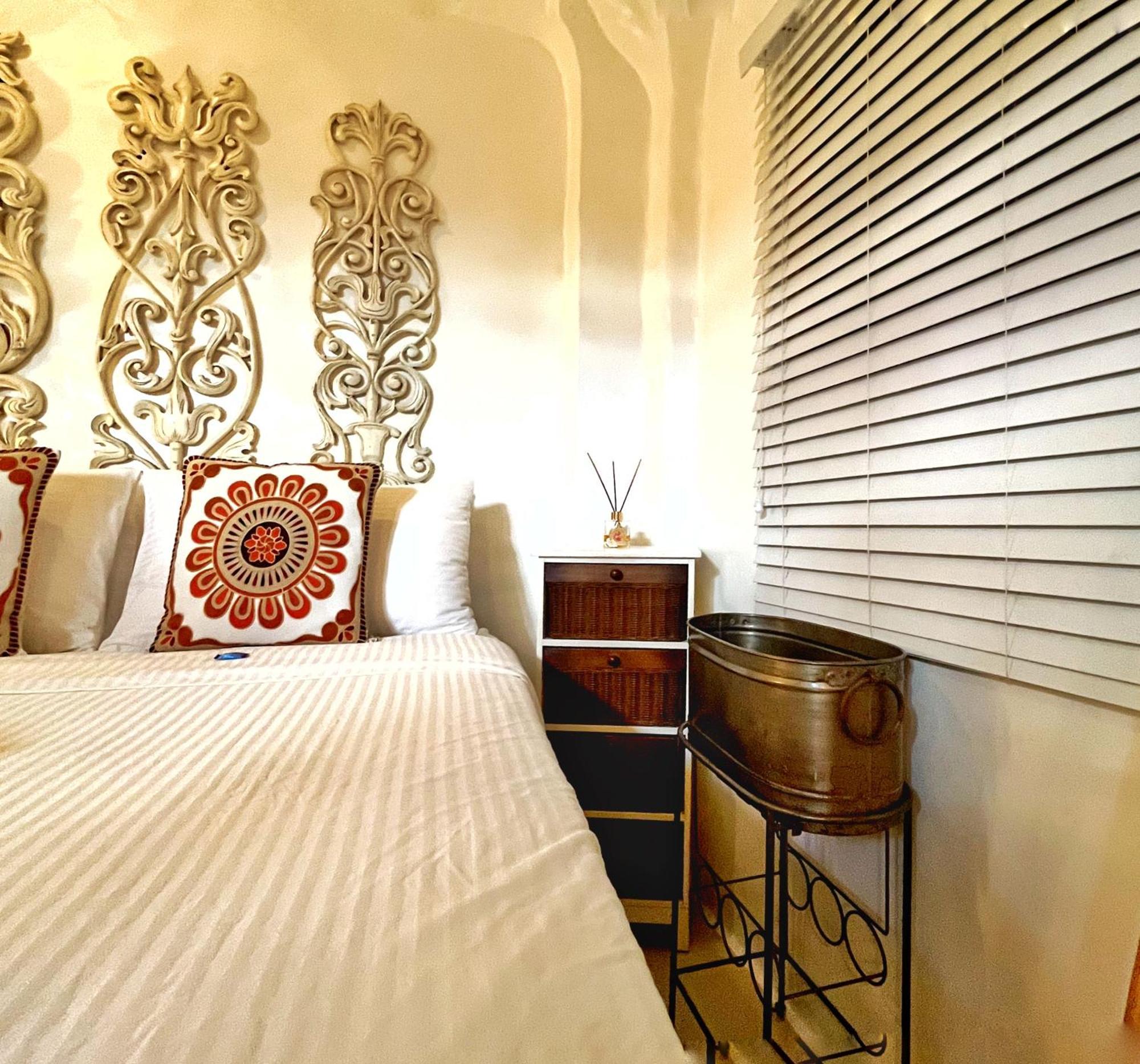 Lugar Bonito Hotel Balabag  Экстерьер фото