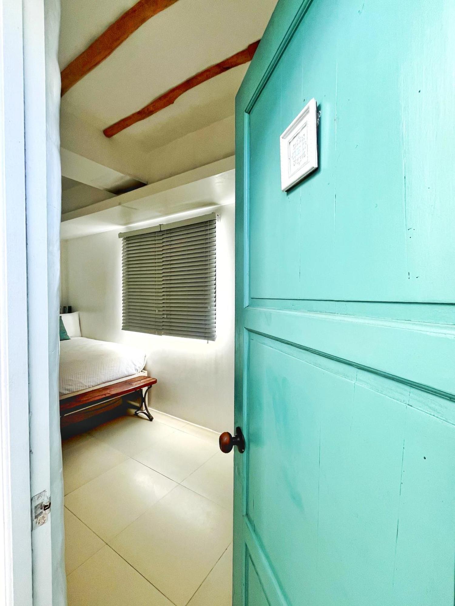 Lugar Bonito Hotel Balabag  Экстерьер фото