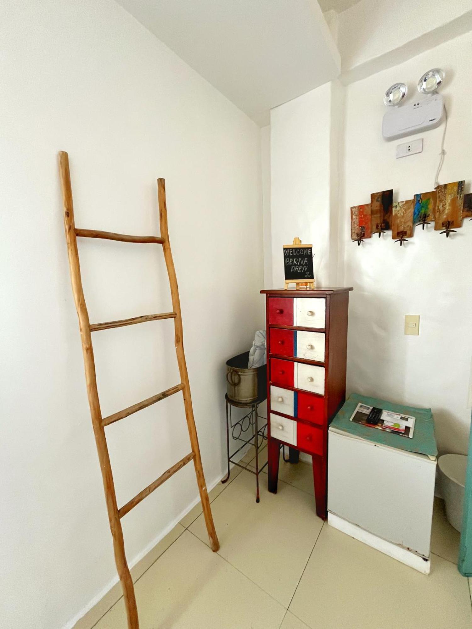 Lugar Bonito Hotel Balabag  Экстерьер фото