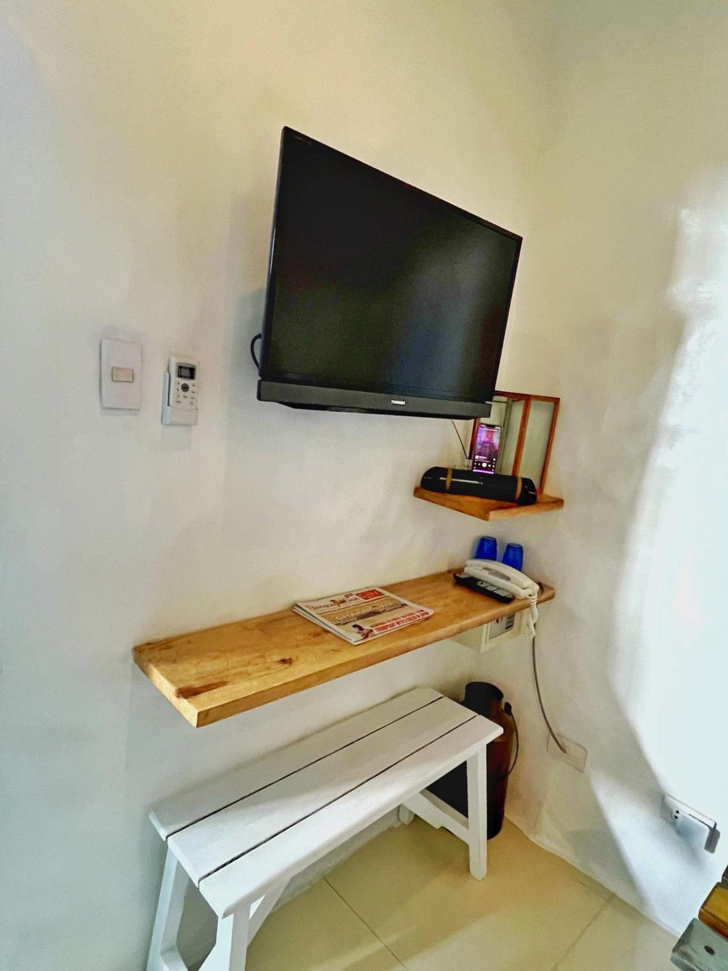Lugar Bonito Hotel Balabag  Экстерьер фото