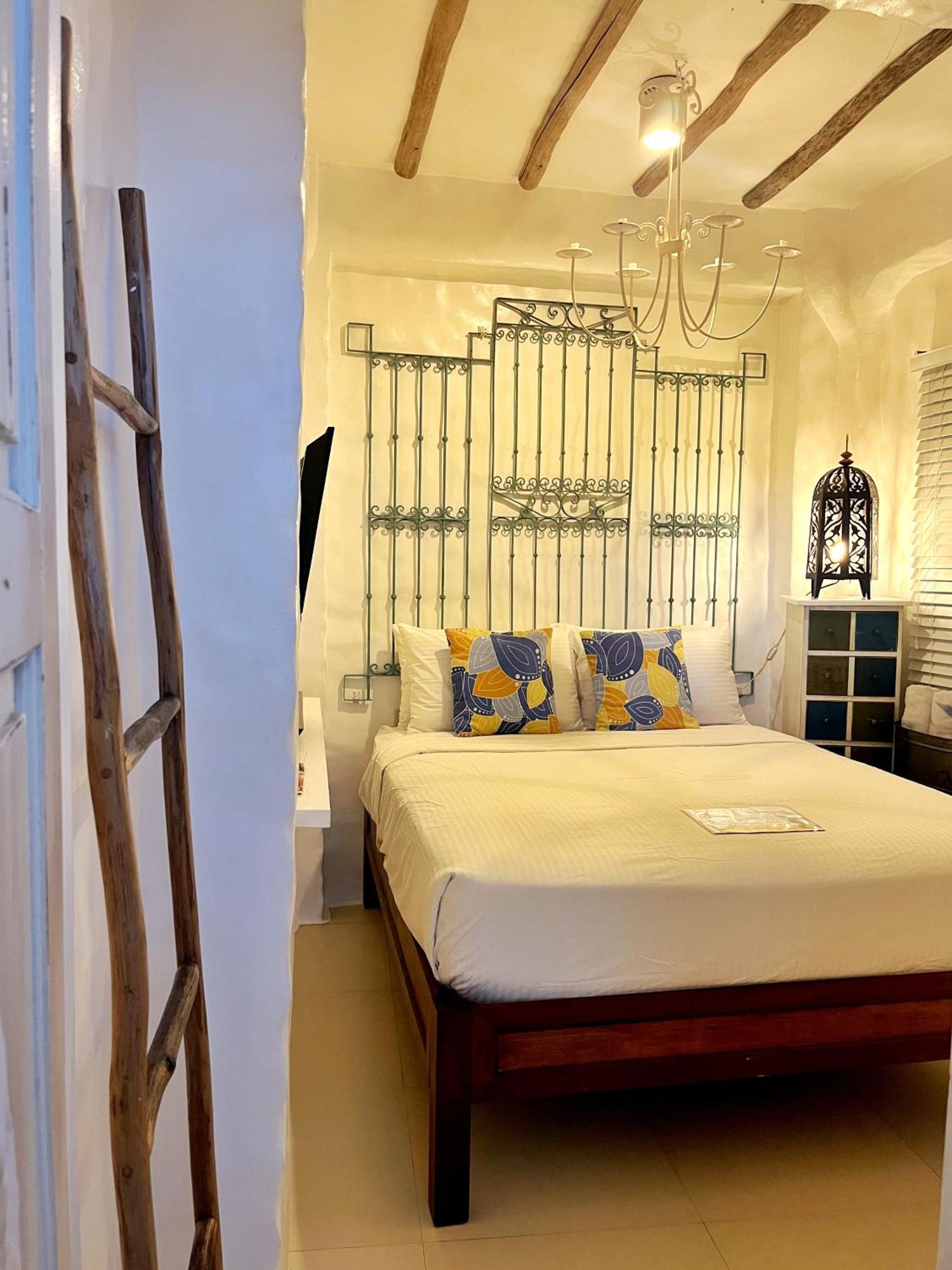 Lugar Bonito Hotel Balabag  Экстерьер фото