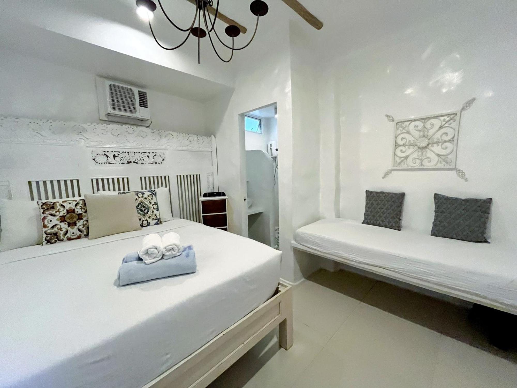 Lugar Bonito Hotel Balabag  Экстерьер фото