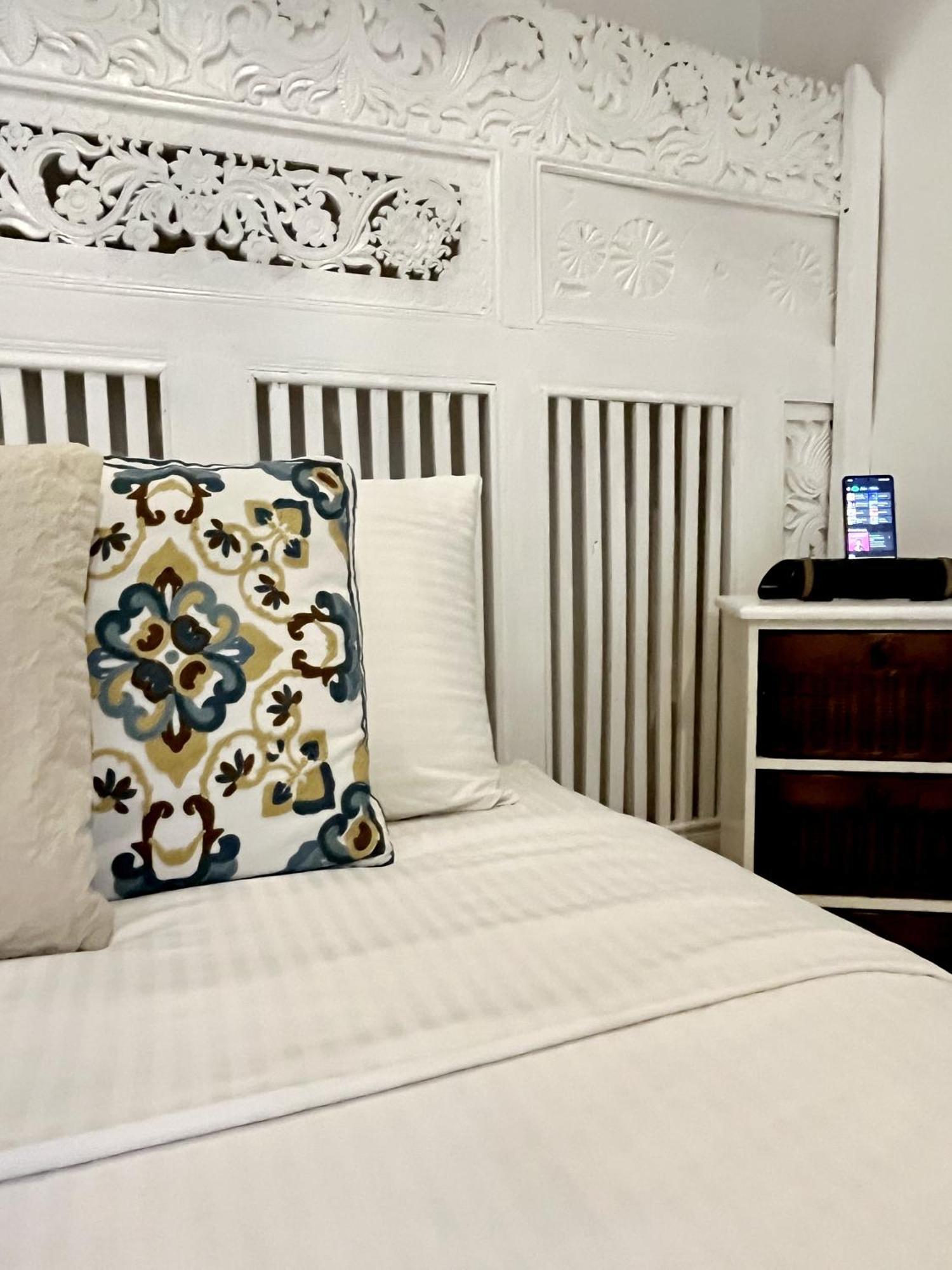 Lugar Bonito Hotel Balabag  Экстерьер фото