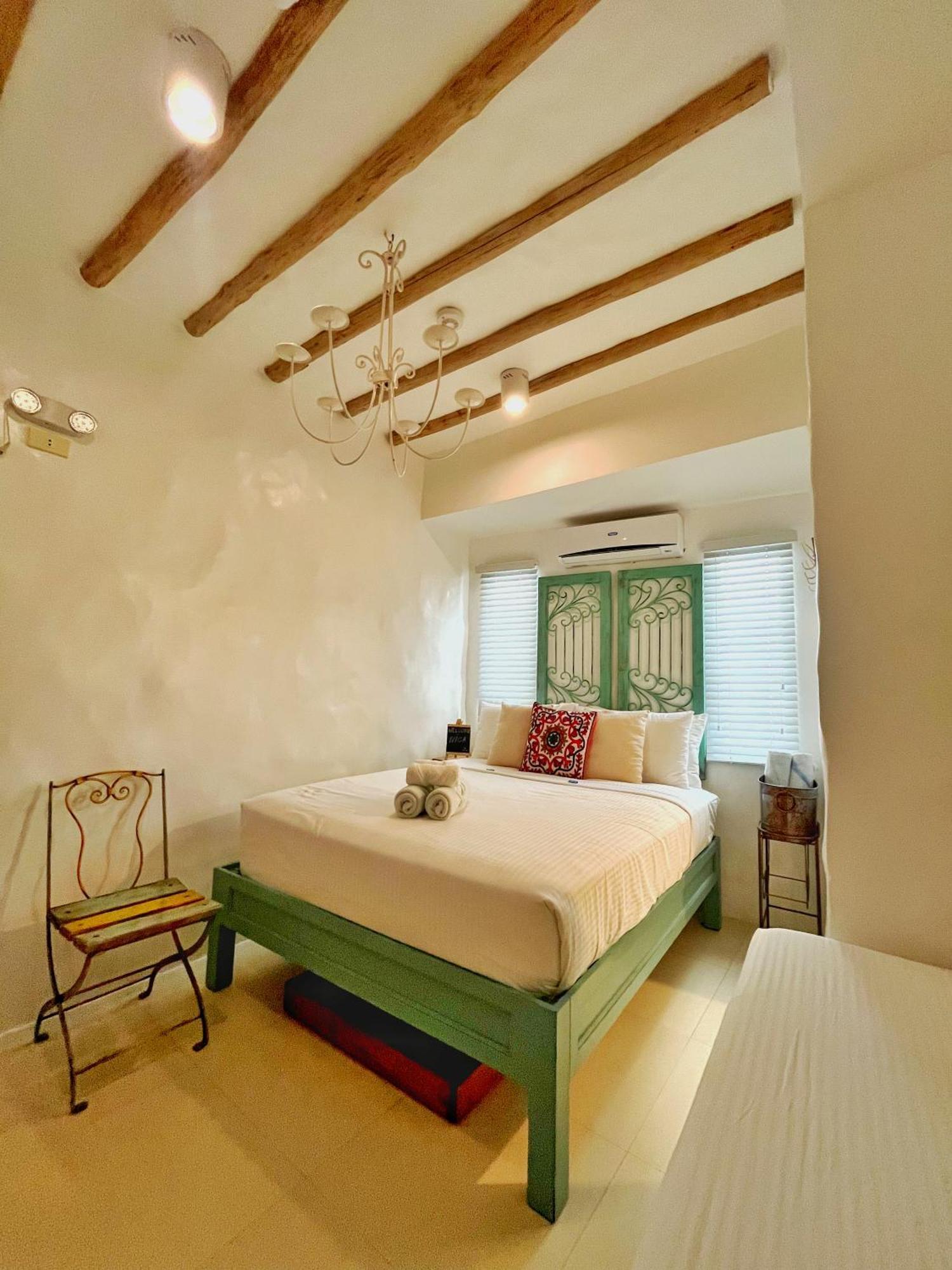 Lugar Bonito Hotel Balabag  Экстерьер фото