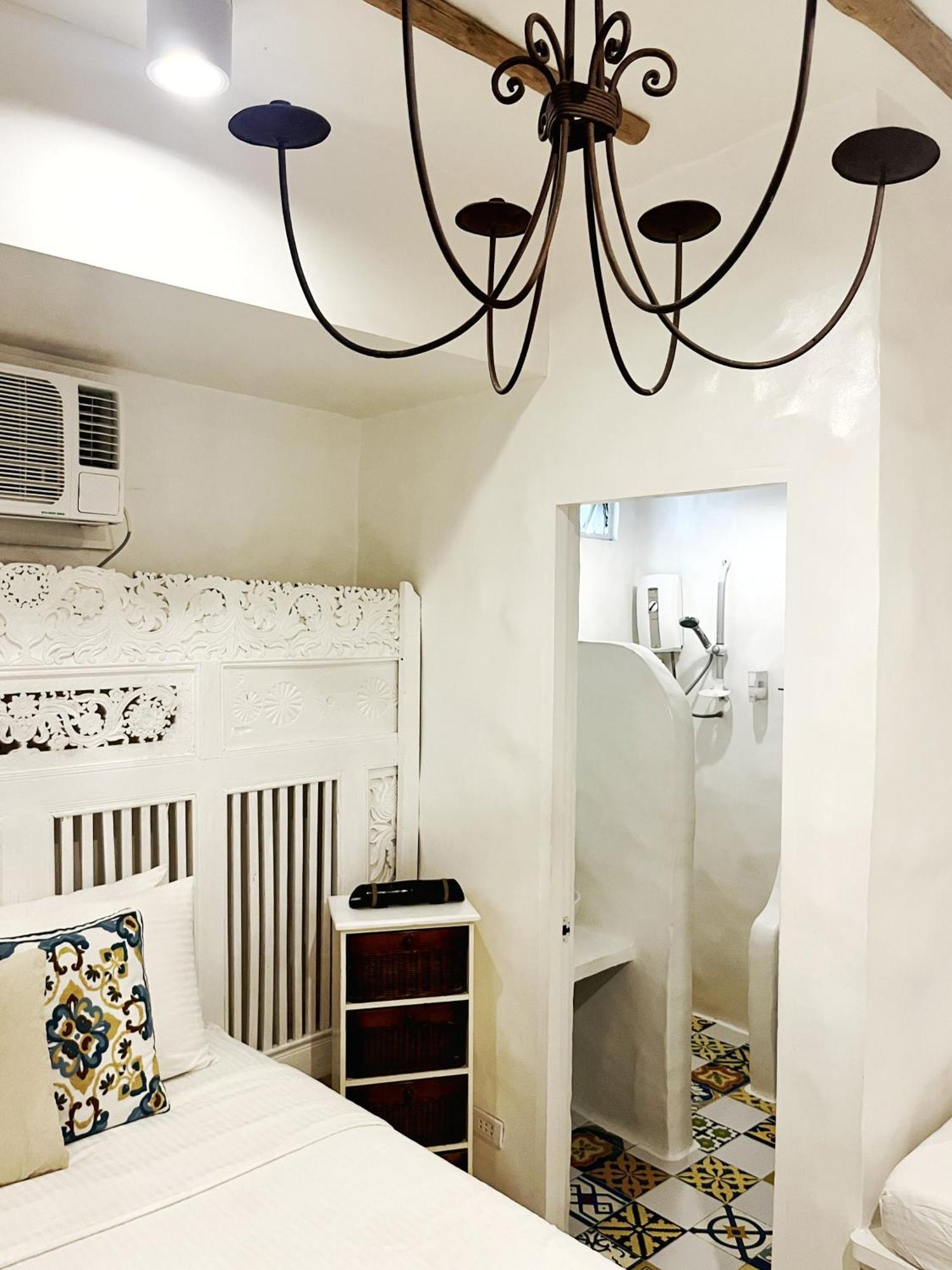 Lugar Bonito Hotel Balabag  Экстерьер фото