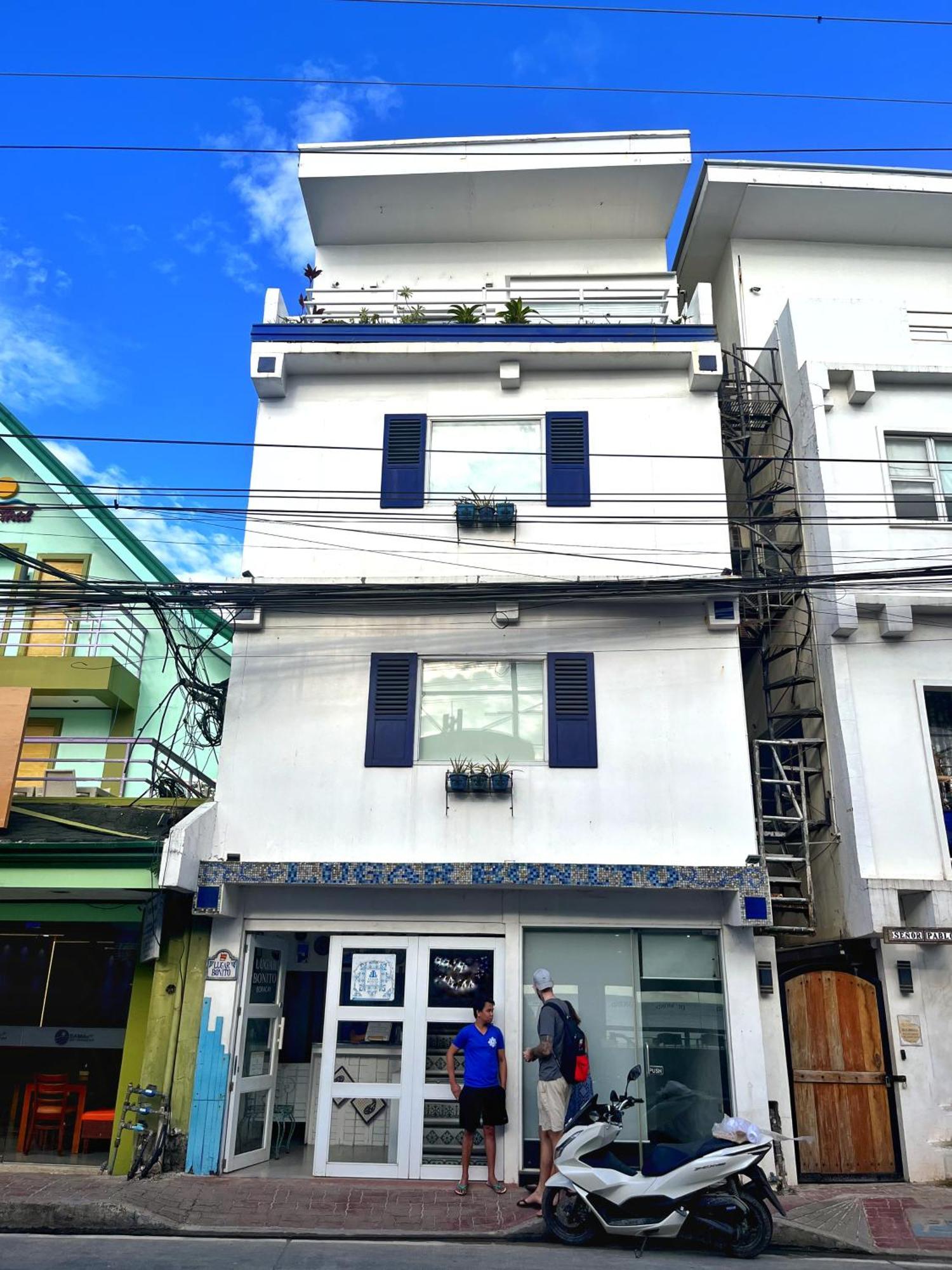 Lugar Bonito Hotel Balabag  Экстерьер фото