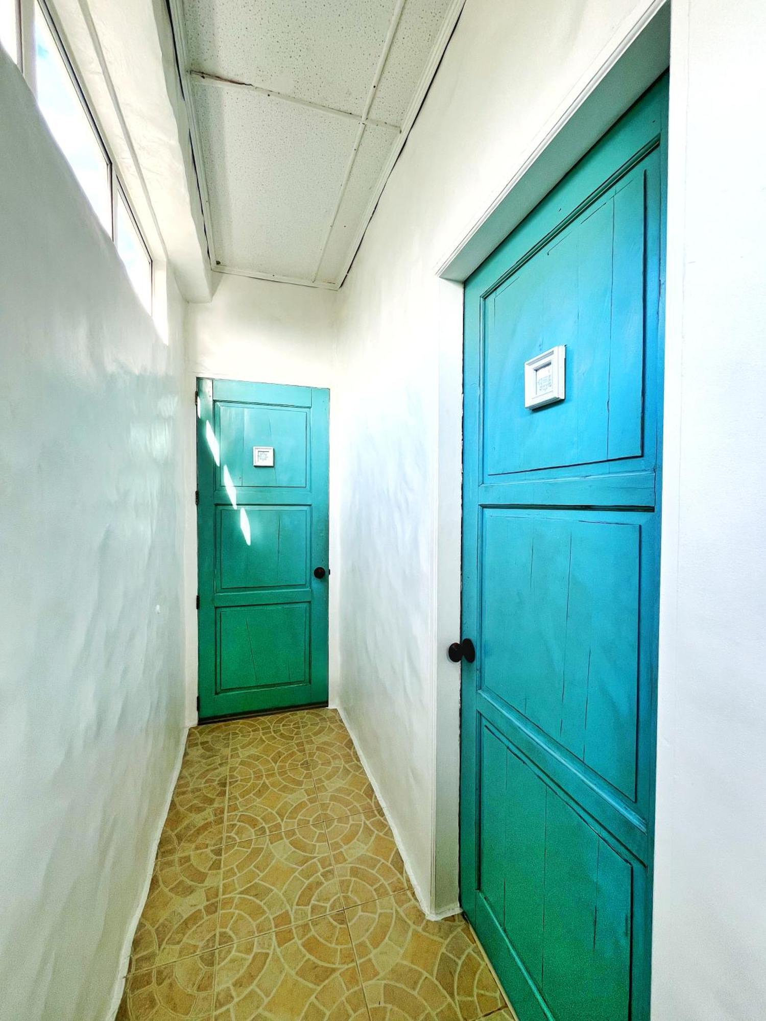 Lugar Bonito Hotel Balabag  Экстерьер фото