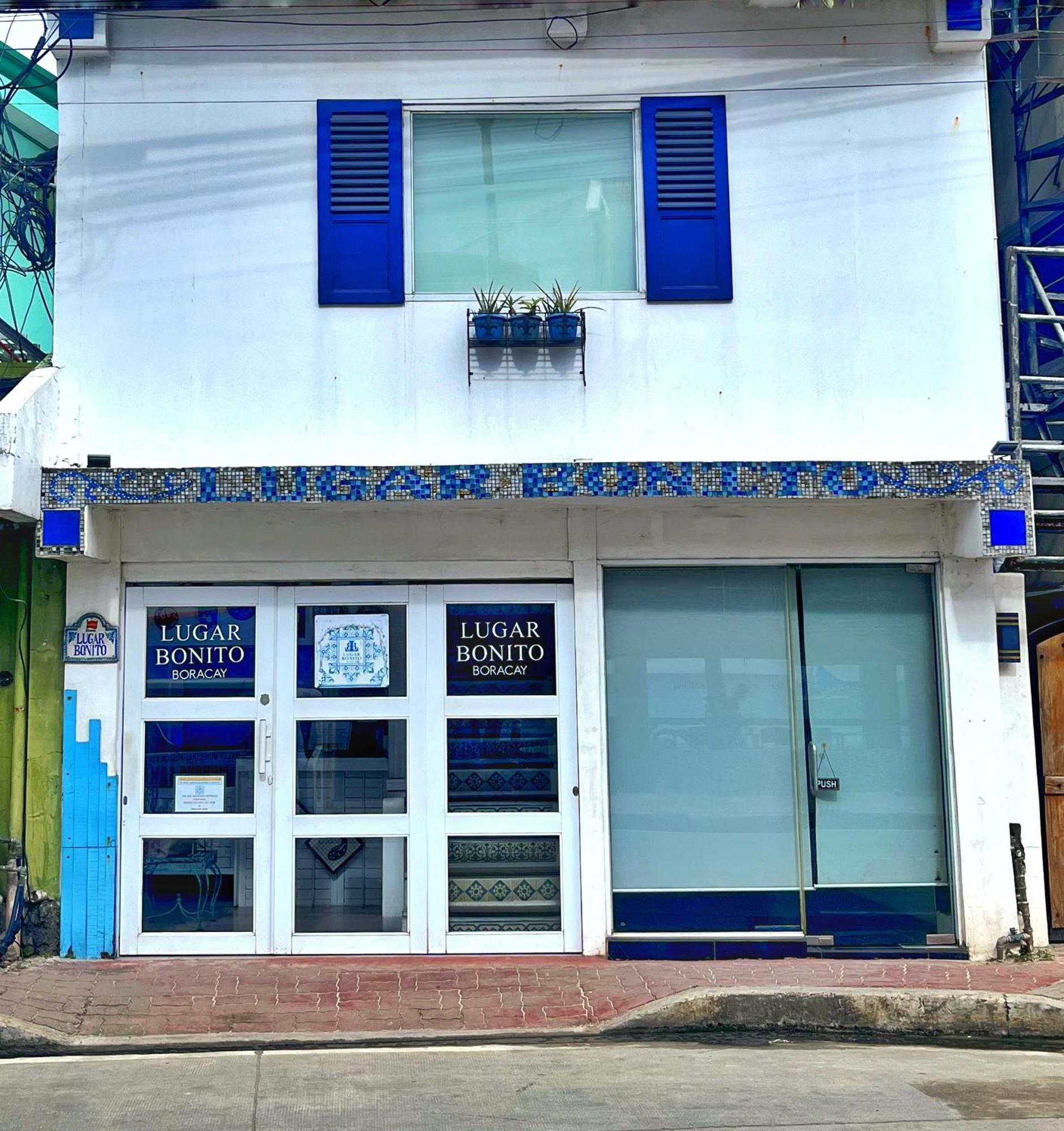Lugar Bonito Hotel Balabag  Экстерьер фото
